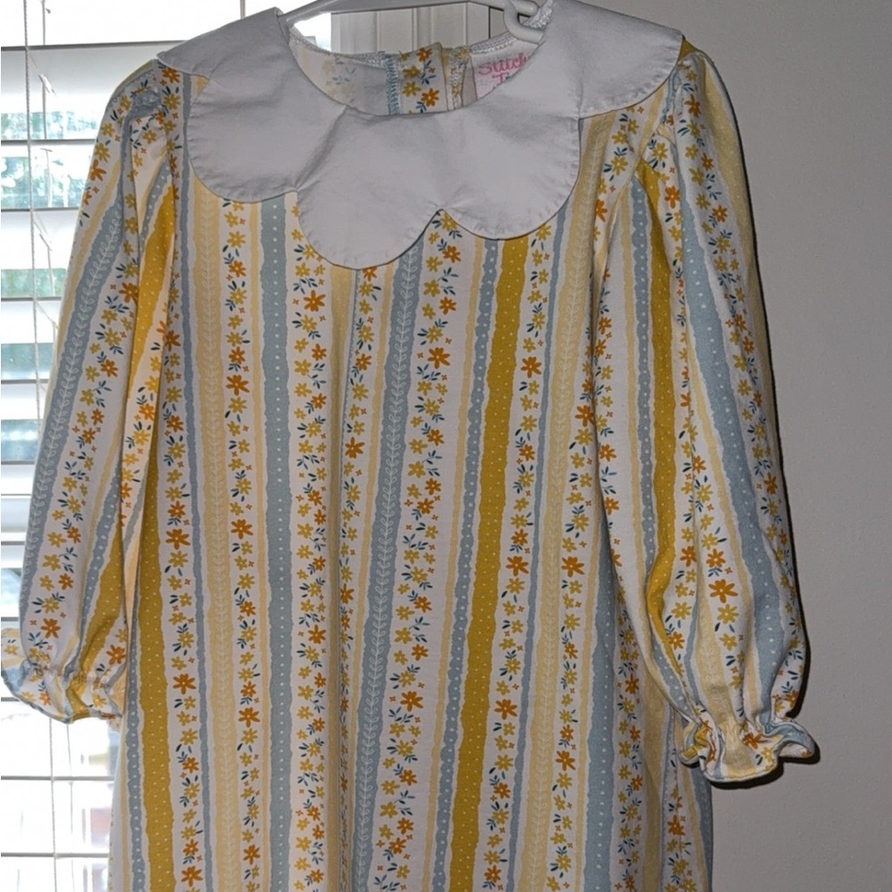 Stitchy Fish girls sz. 4T dress. Floral Stripes. Super cute!